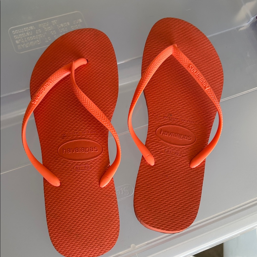Havaianas Vibrant coral colored Sandals size 11 women’s